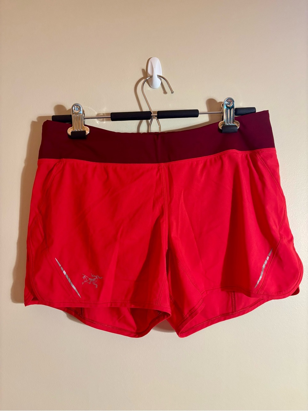 Arc'teryx Women's Lyra Red Active Trail Runing Active Shorts size Medium